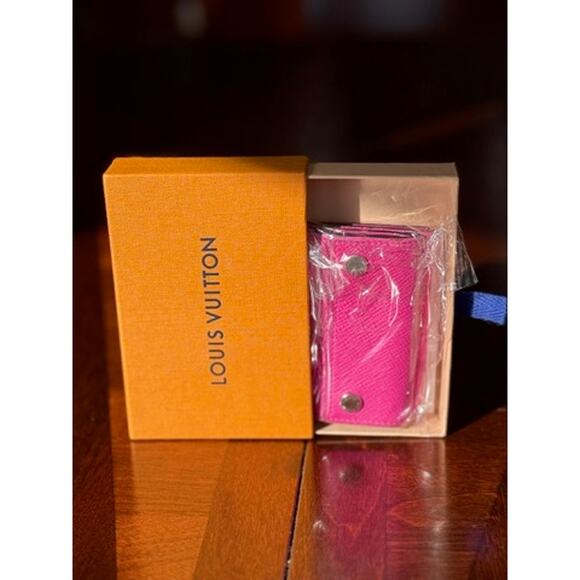 LOUIS VUITTON Tri-Fold Wallet Discovery LV Logo*Fluorescent Pink Rose*Box Incld. - Picture 2 of 14